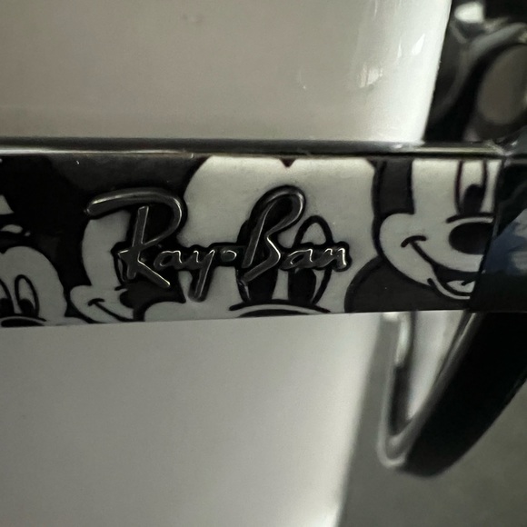 Kids Ray Ban Mickey Mouse Sunglasses - Picture 9 of 17